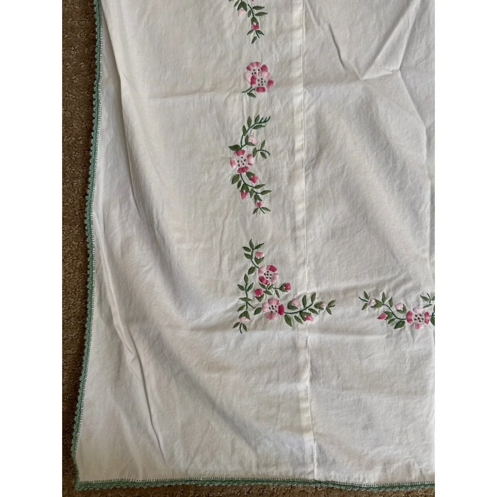 Vintage Hand Embroidered Floral Tablecloth Pink Roses Green Crochet Trim 63x52